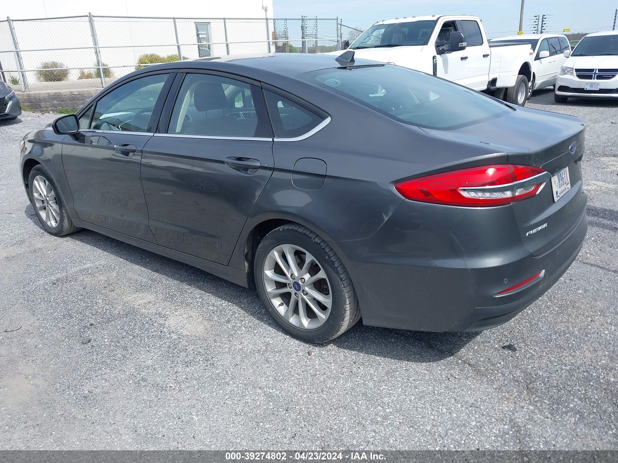 Photo 2 VIN: 3FA6P0LU4LR197009 - FORD FUSION 