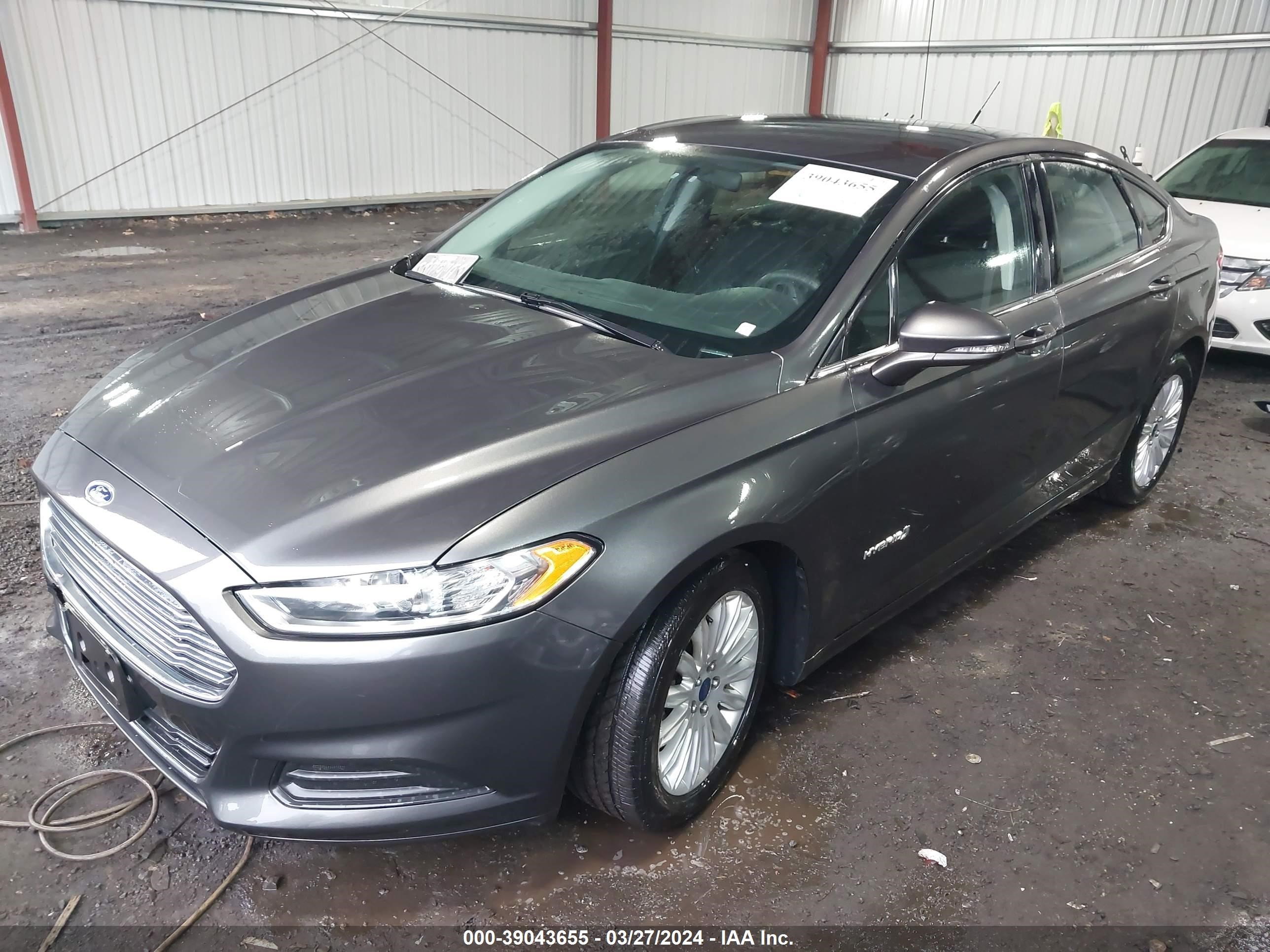 Photo 1 VIN: 3FA6P0LU5GR377766 - FORD FUSION 