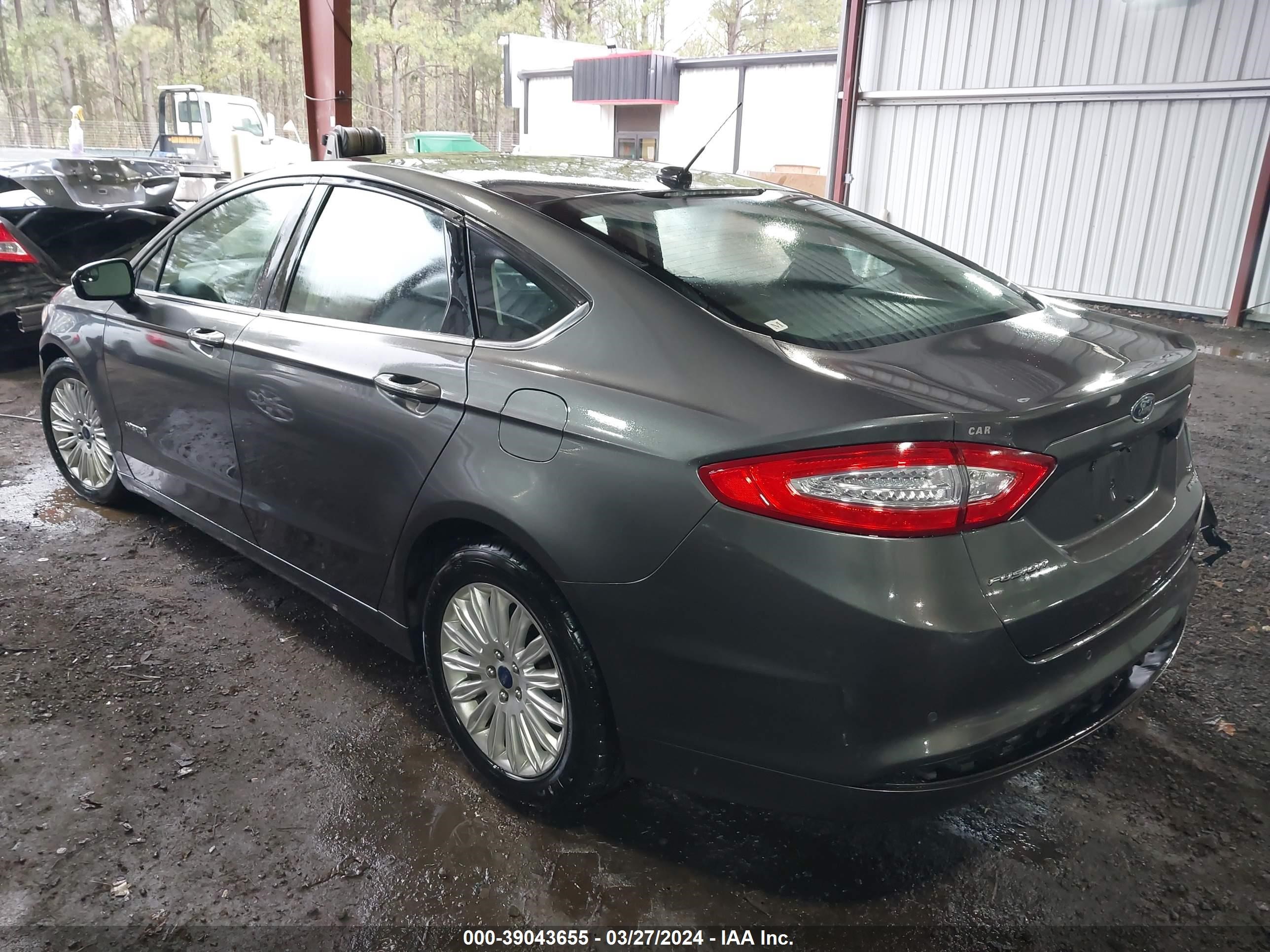 Photo 2 VIN: 3FA6P0LU5GR377766 - FORD FUSION 