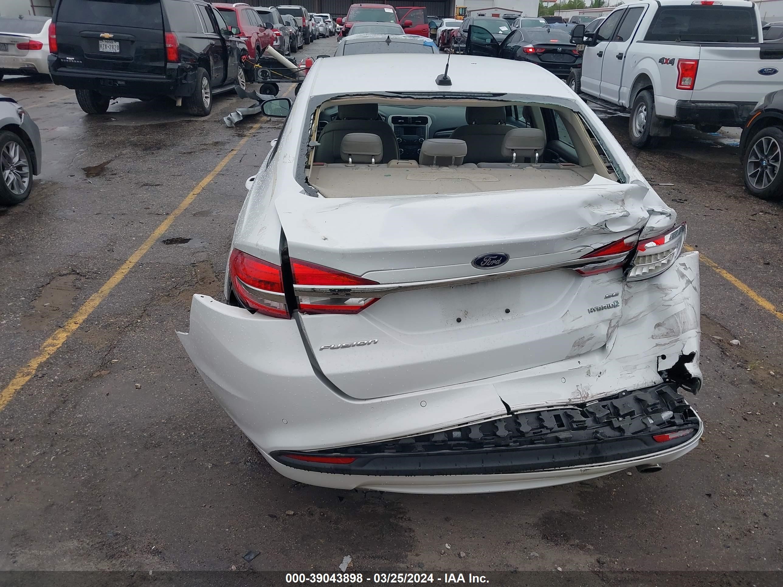 Photo 15 VIN: 3FA6P0LU5JR261247 - FORD FUSION 