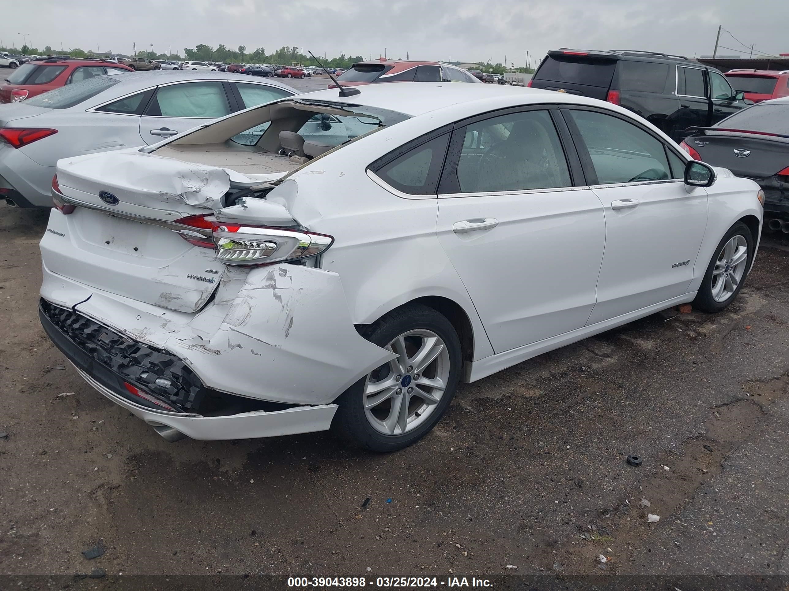 Photo 3 VIN: 3FA6P0LU5JR261247 - FORD FUSION 