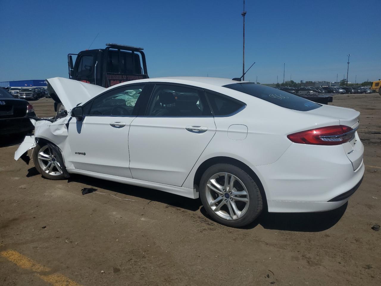 Photo 1 VIN: 3FA6P0LU5JR269560 - FORD FUSION 