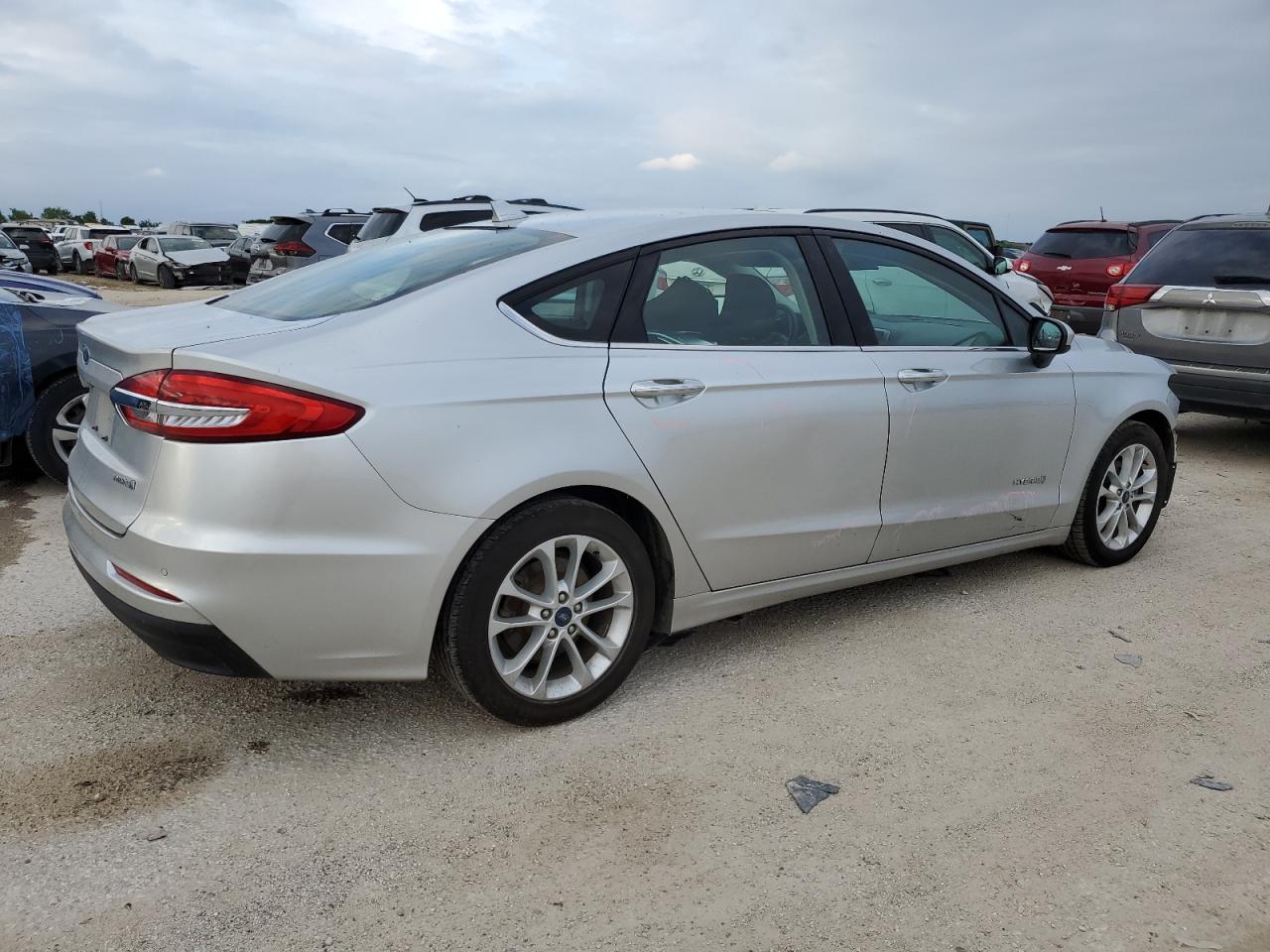 Photo 2 VIN: 3FA6P0LU5KR180279 - FORD FUSION 