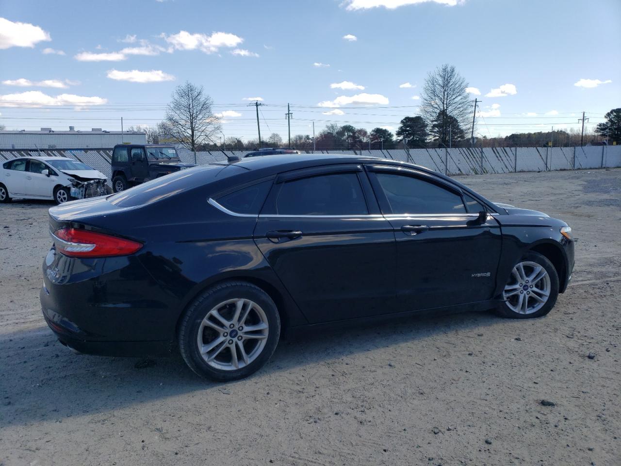 Photo 2 VIN: 3FA6P0LU6JR149377 - FORD FUSION 