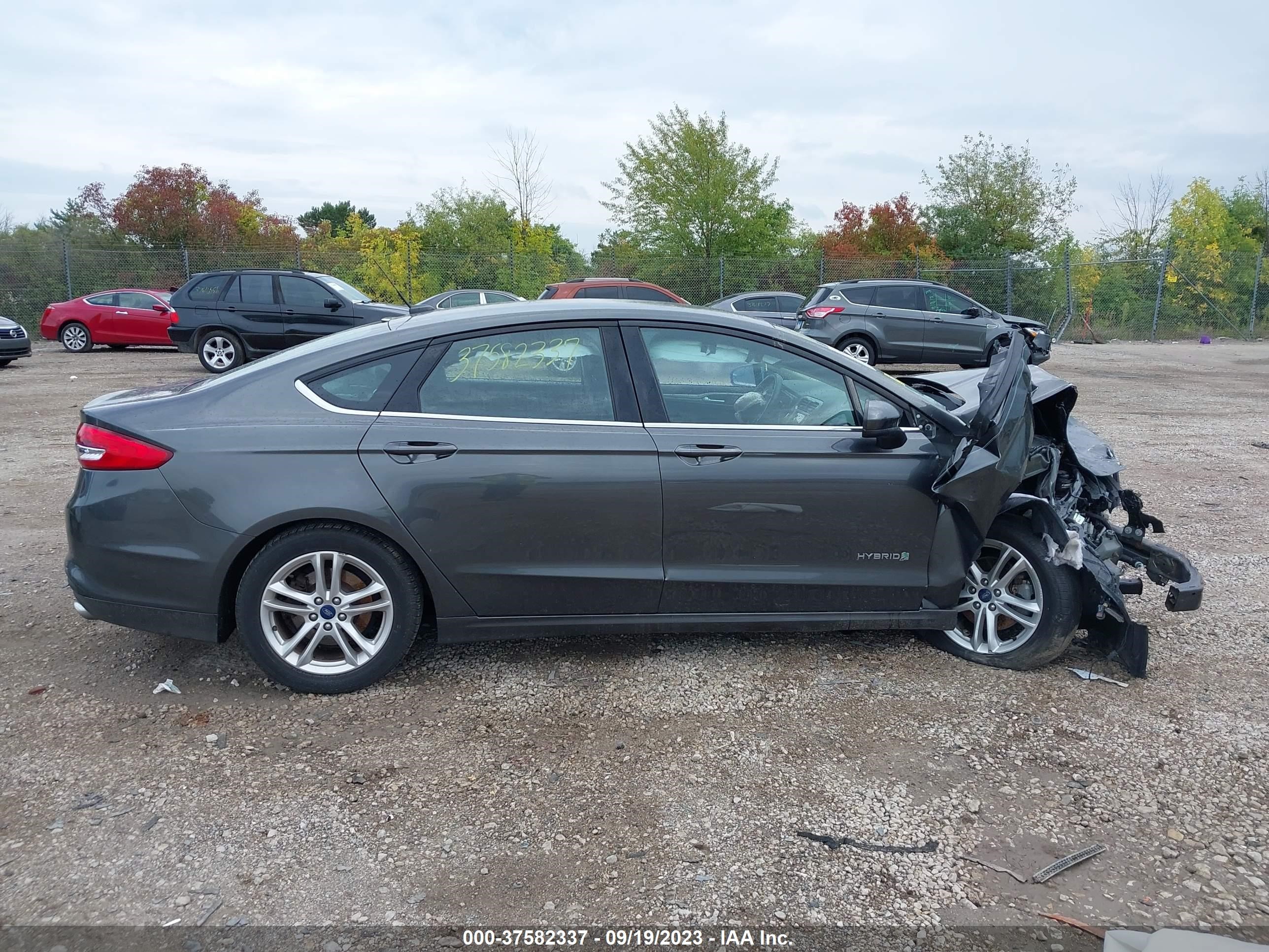 Photo 13 VIN: 3FA6P0LU6JR230136 - FORD FUSION 