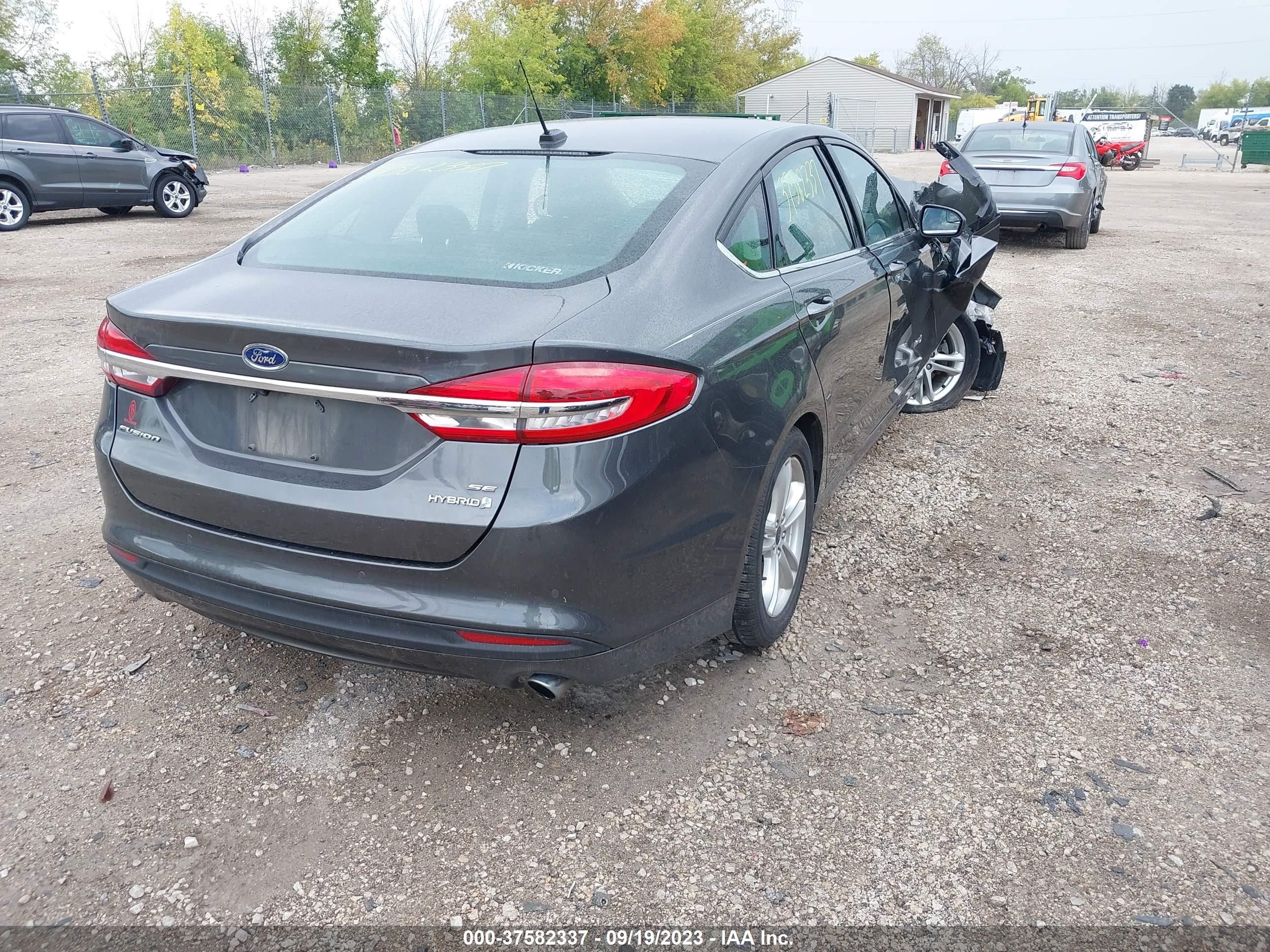 Photo 3 VIN: 3FA6P0LU6JR230136 - FORD FUSION 