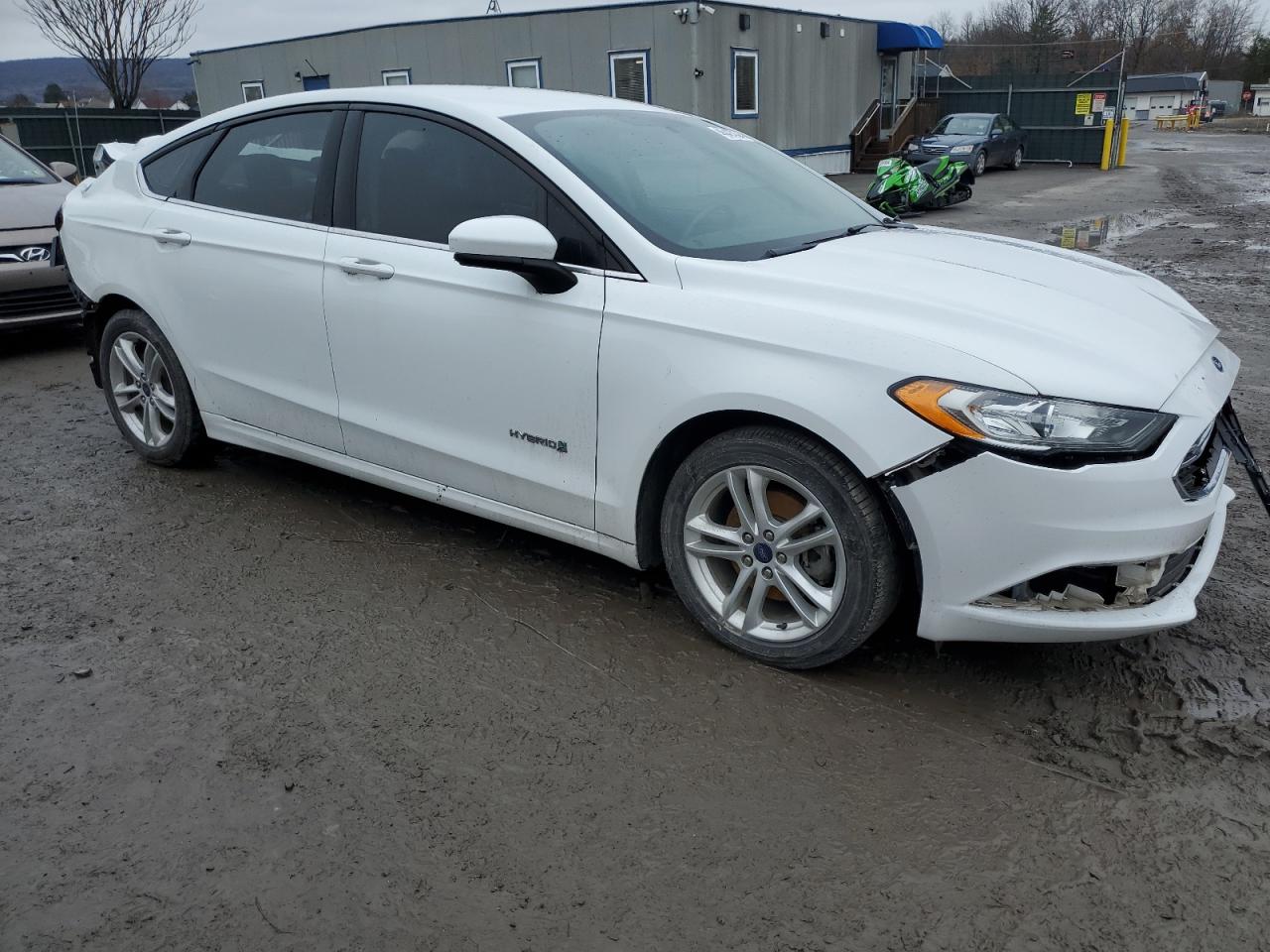 Photo 3 VIN: 3FA6P0LU6JR237586 - FORD FUSION 