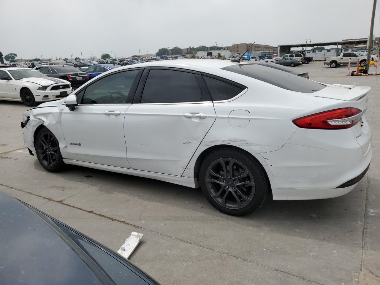 Photo 1 VIN: 3FA6P0LU6JR249186 - FORD FUSION 