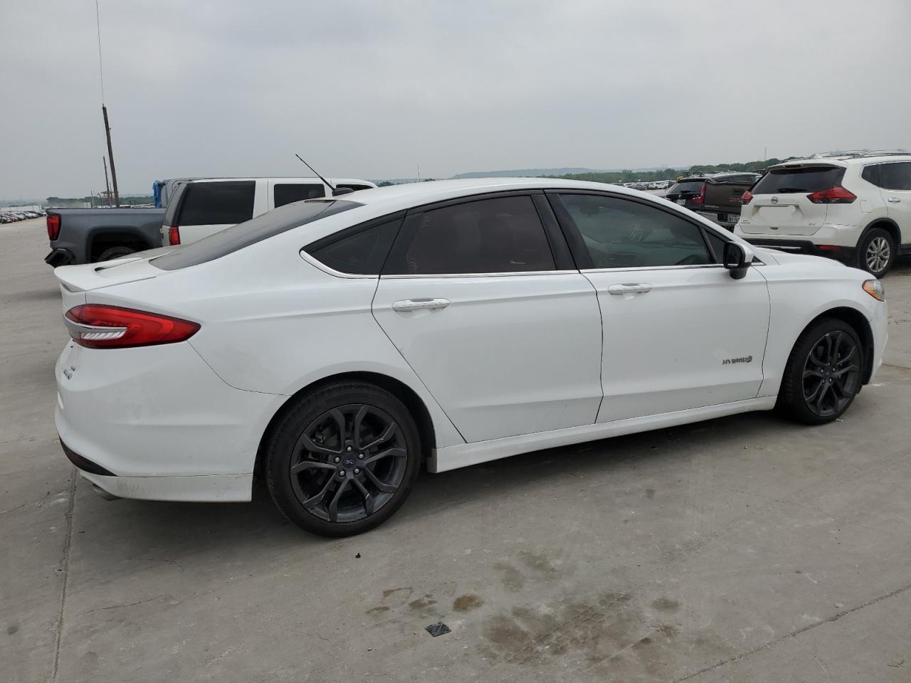 Photo 2 VIN: 3FA6P0LU6JR249186 - FORD FUSION 