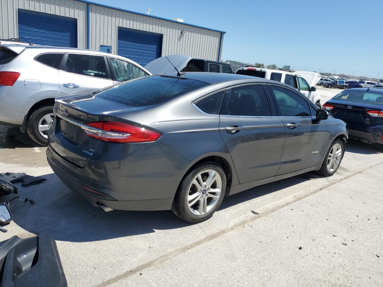 Photo 2 VIN: 3FA6P0LU6JR286688 - FORD FUSION 