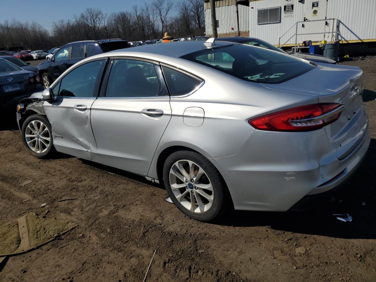 Photo 1 VIN: 3FA6P0LU6KR181702 - FORD FUSION 