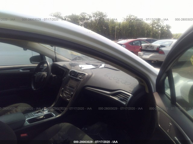 Photo 4 VIN: 3FA6P0LU6KR205917 - FORD FUSION HYBRID 