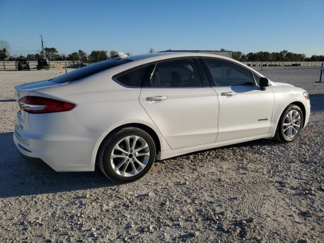 Photo 2 VIN: 3FA6P0LU6KR241042 - FORD FUSION SE 