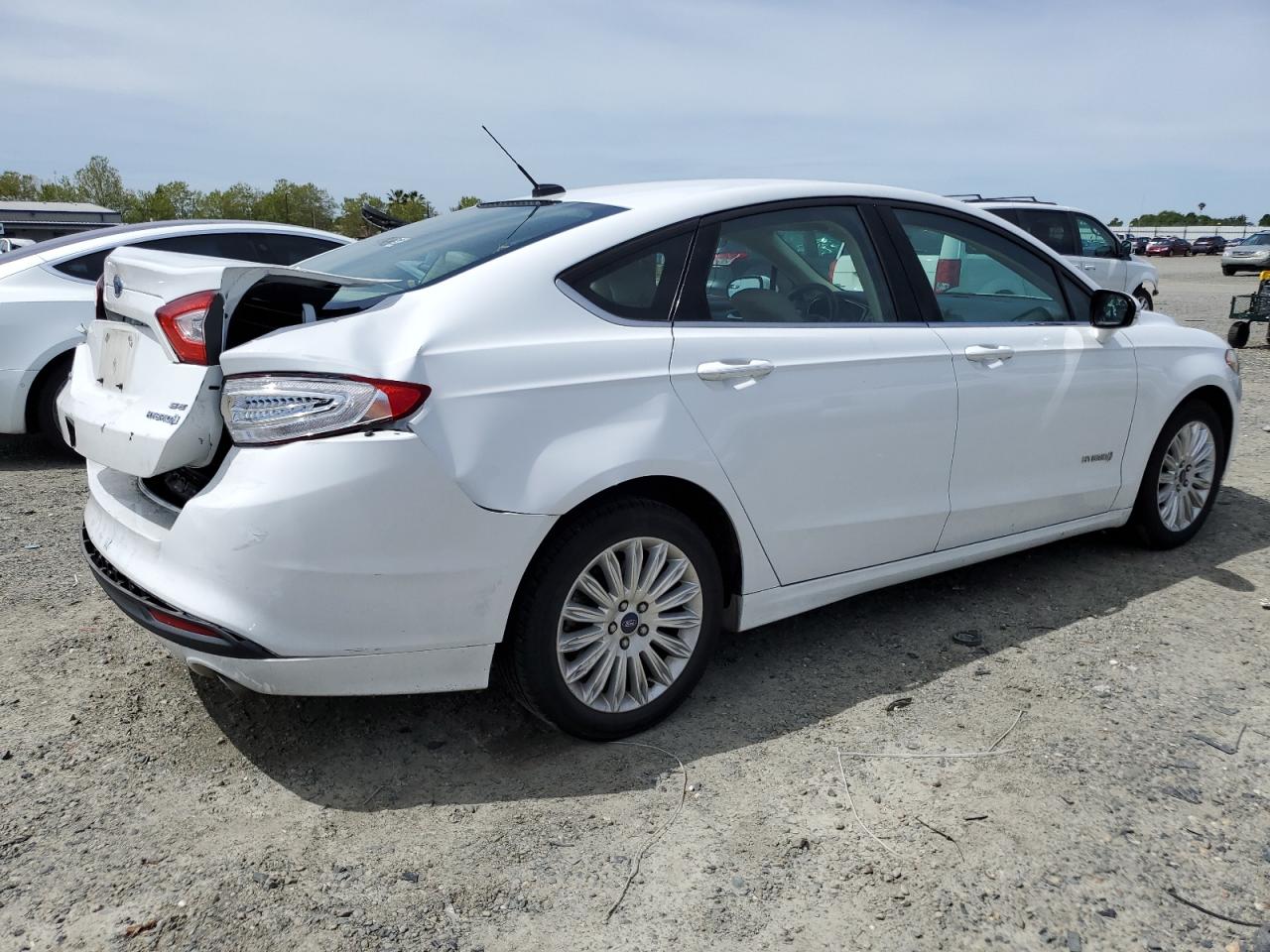 Photo 2 VIN: 3FA6P0LU7ER220558 - FORD FUSION 