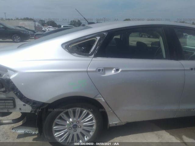 Photo 5 VIN: 3FA6P0LU7GR388879 - FORD FUSION 