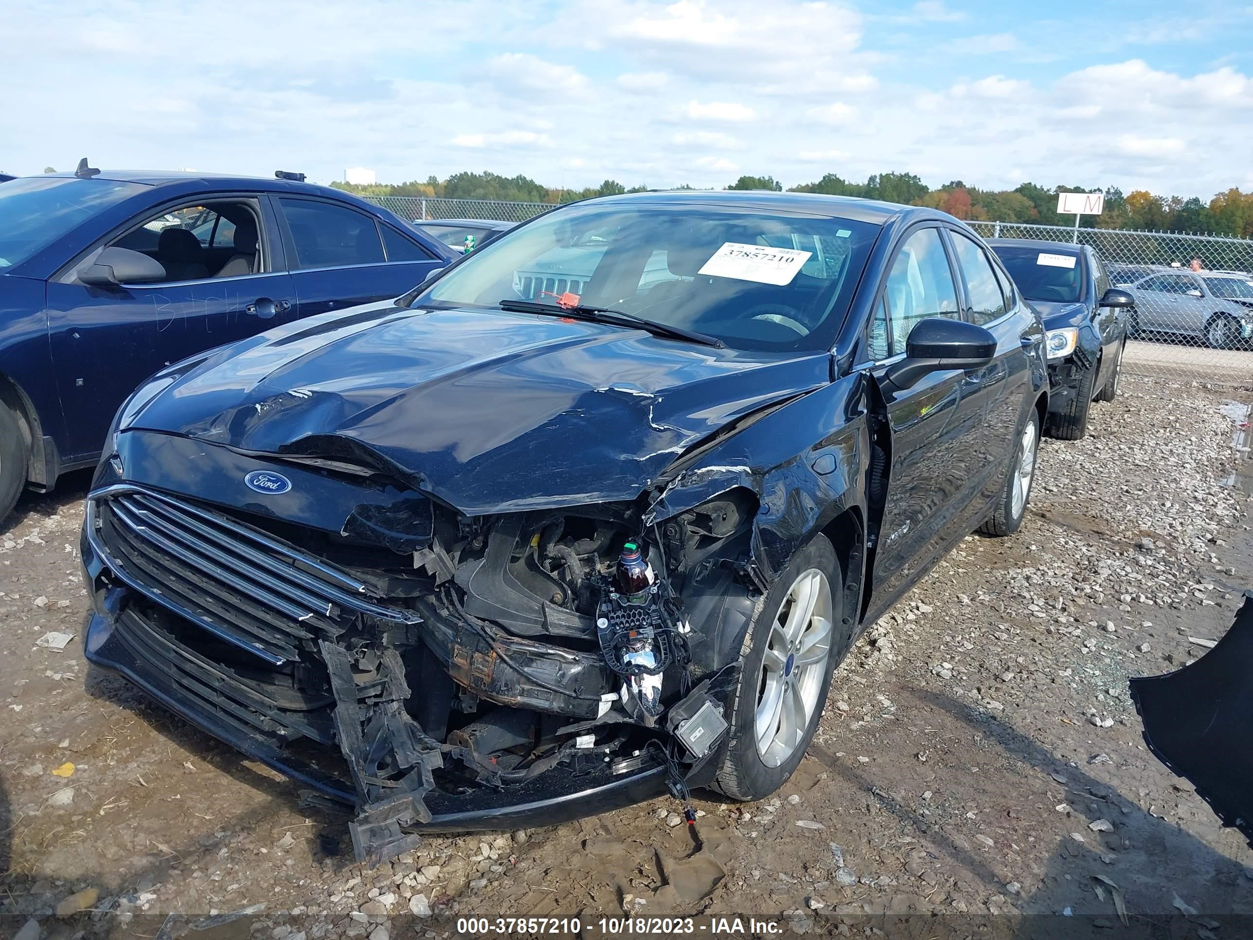 Photo 1 VIN: 3FA6P0LU7JR138257 - FORD FUSION 