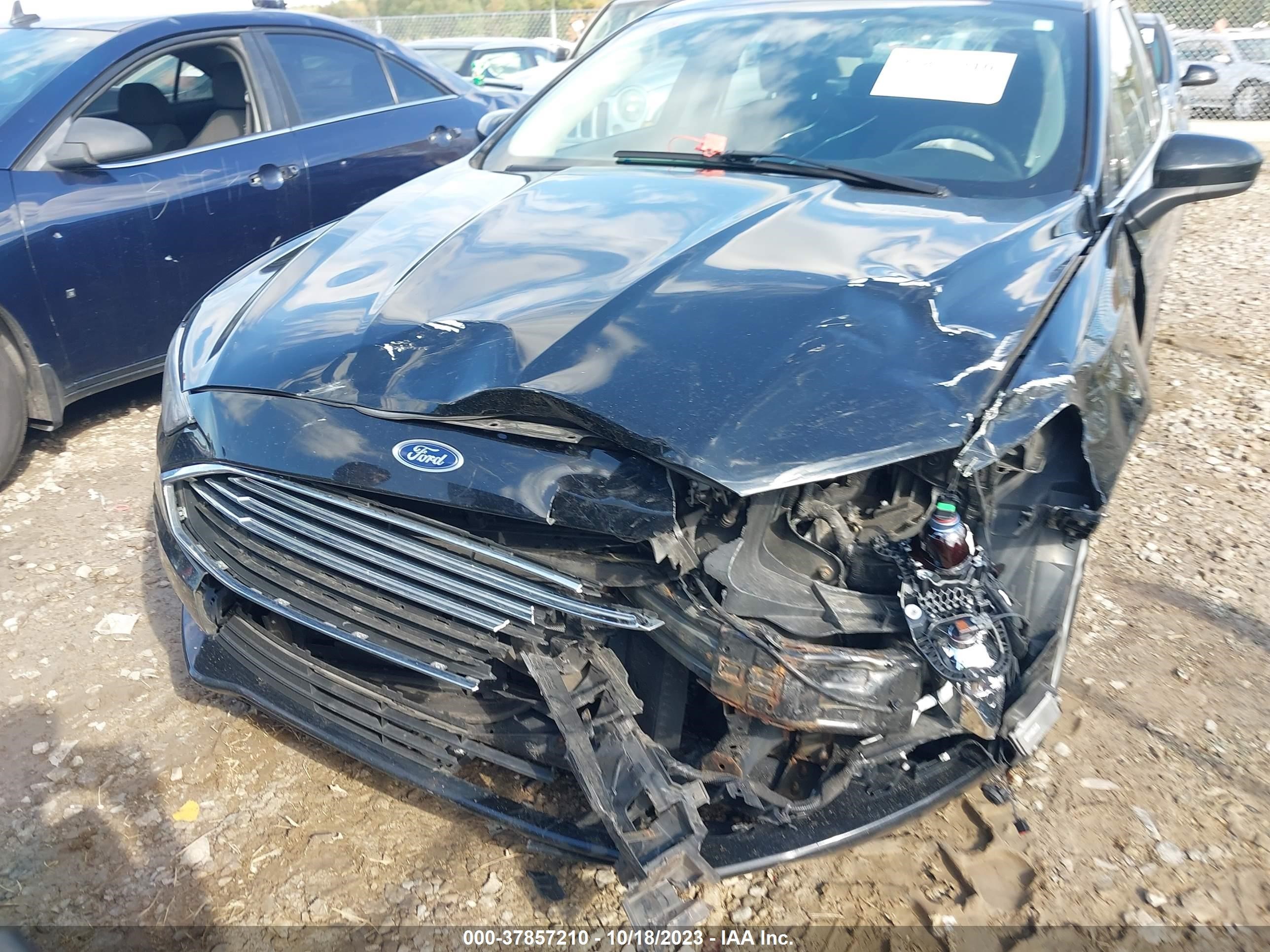 Photo 11 VIN: 3FA6P0LU7JR138257 - FORD FUSION 