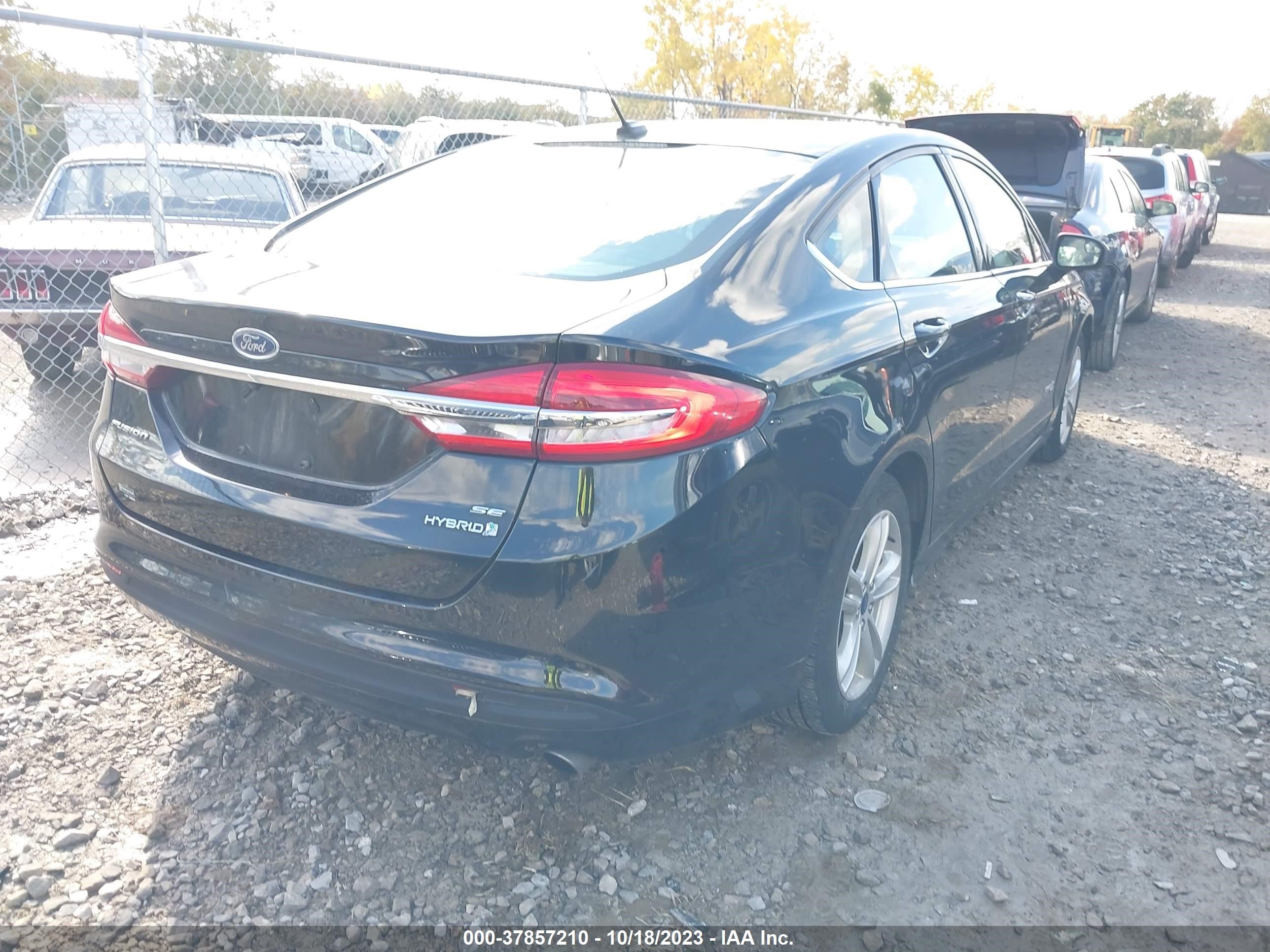 Photo 3 VIN: 3FA6P0LU7JR138257 - FORD FUSION 