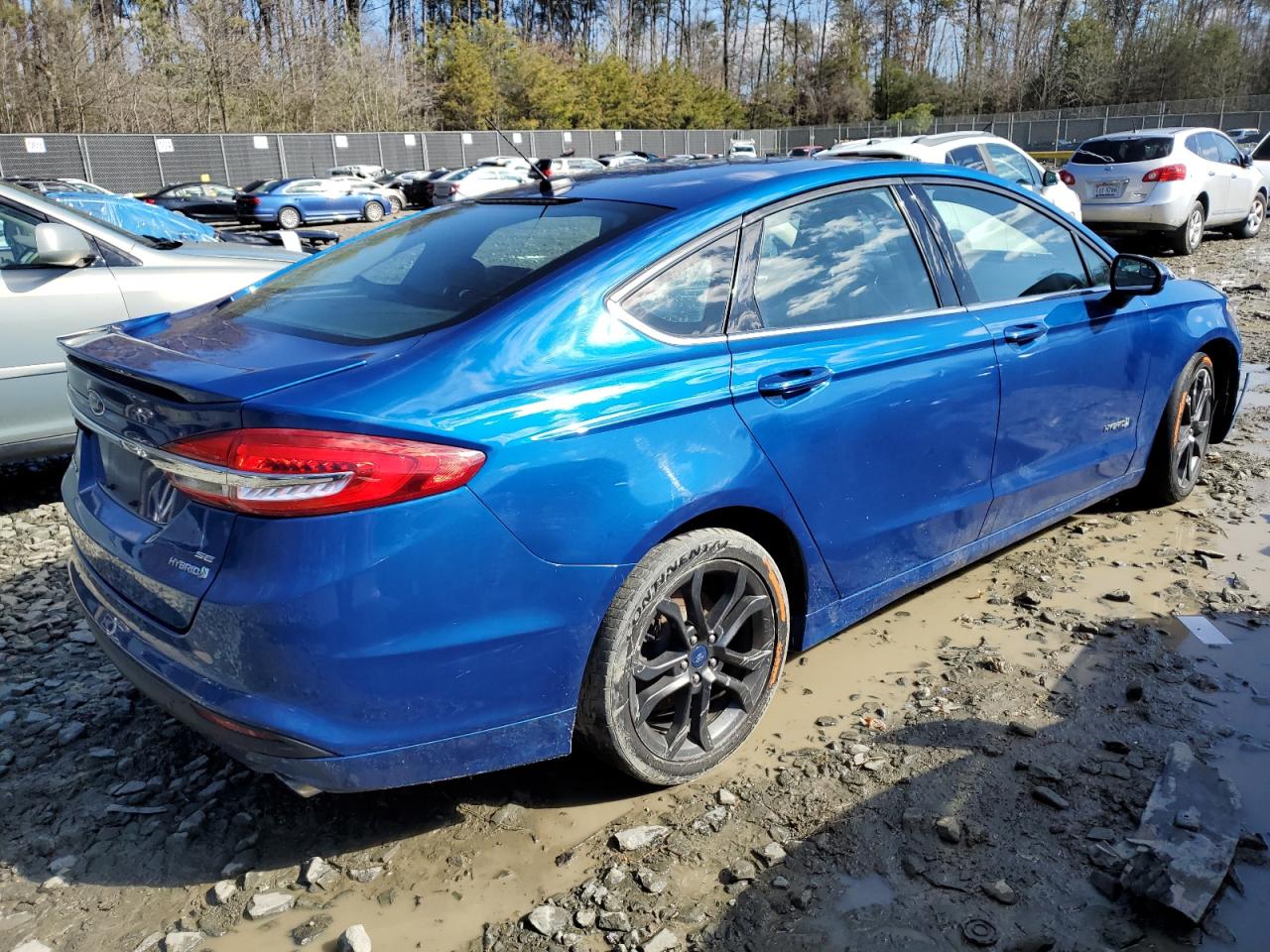 Photo 2 VIN: 3FA6P0LU7JR160369 - FORD FUSION 