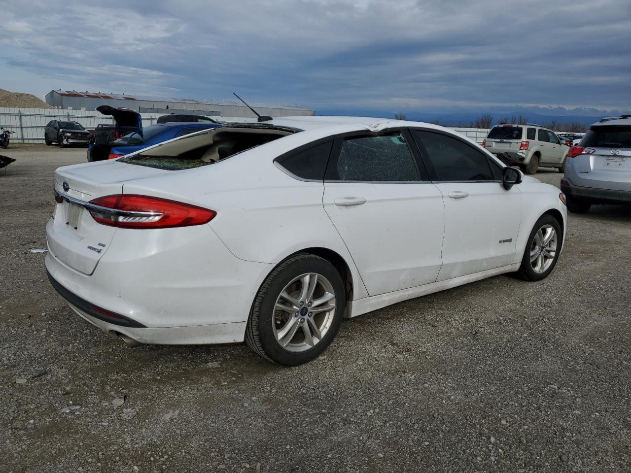 Photo 2 VIN: 3FA6P0LU7JR260570 - FORD FUSION 