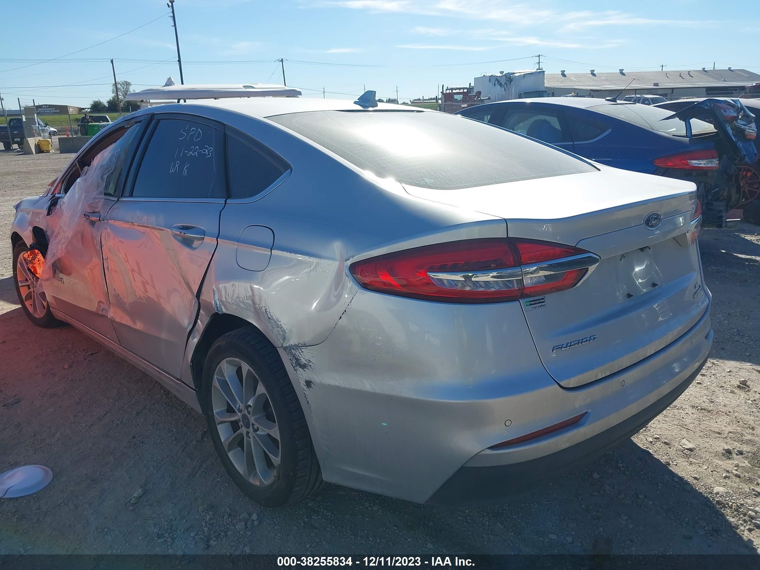 Photo 2 VIN: 3FA6P0LU7KR180848 - FORD FUSION 