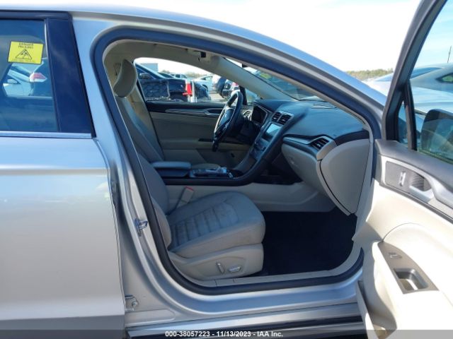 Photo 4 VIN: 3FA6P0LU7KR241468 - FORD FUSION HYBRID 