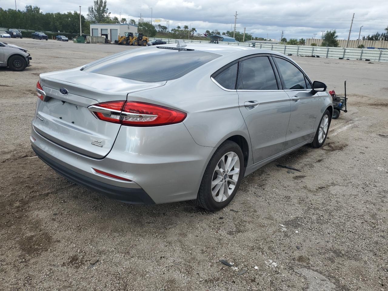 Photo 2 VIN: 3FA6P0LU7LR131926 - FORD FUSION 