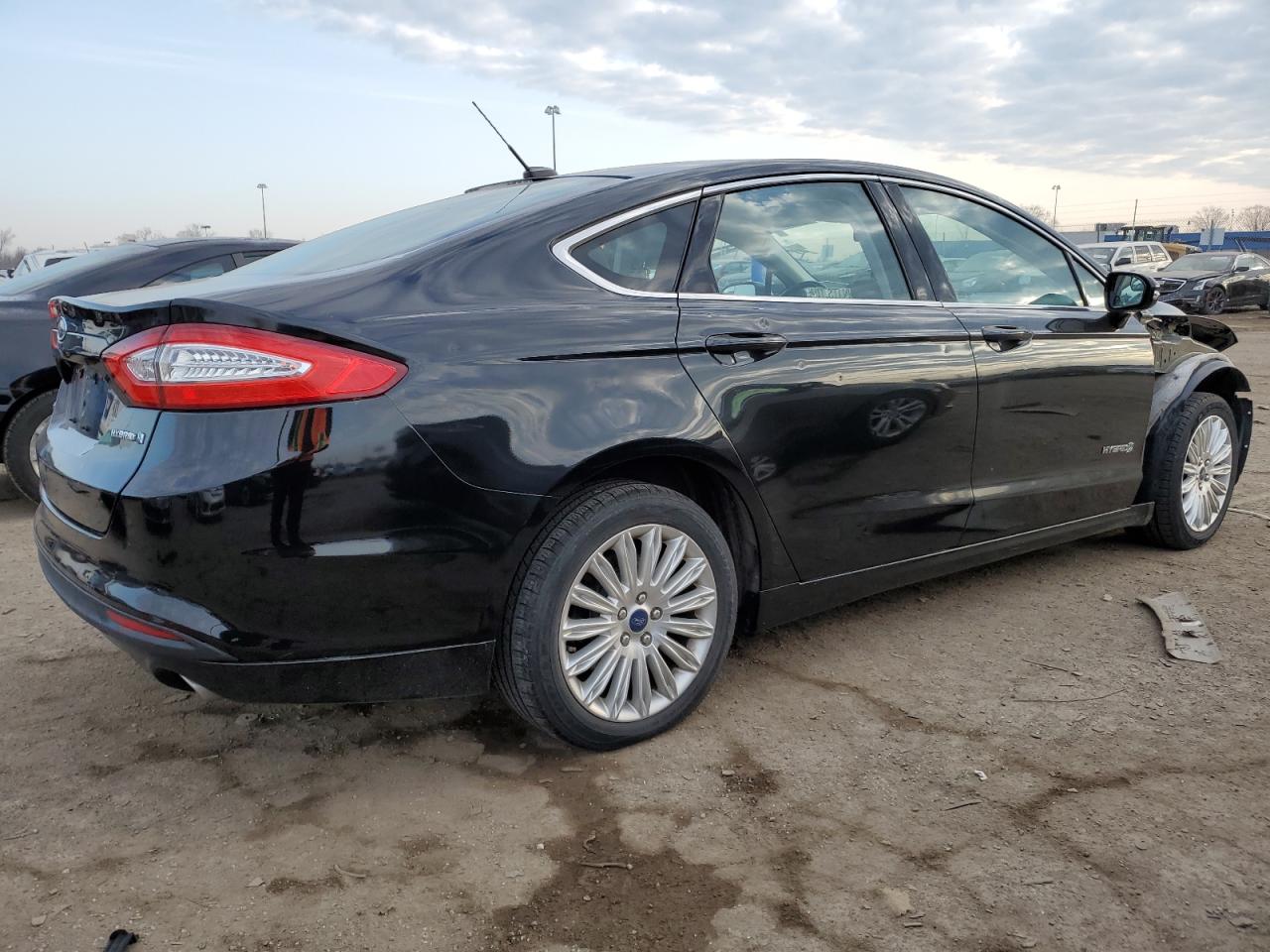 Photo 2 VIN: 3FA6P0LU8DR322689 - FORD FUSION 