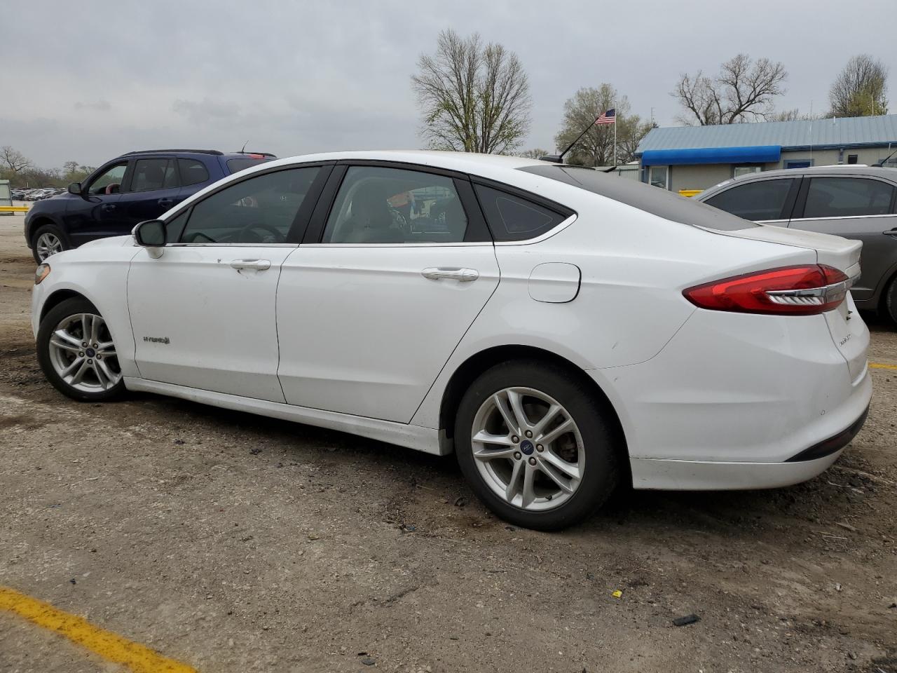 Photo 1 VIN: 3FA6P0LU8JR262621 - FORD FUSION 