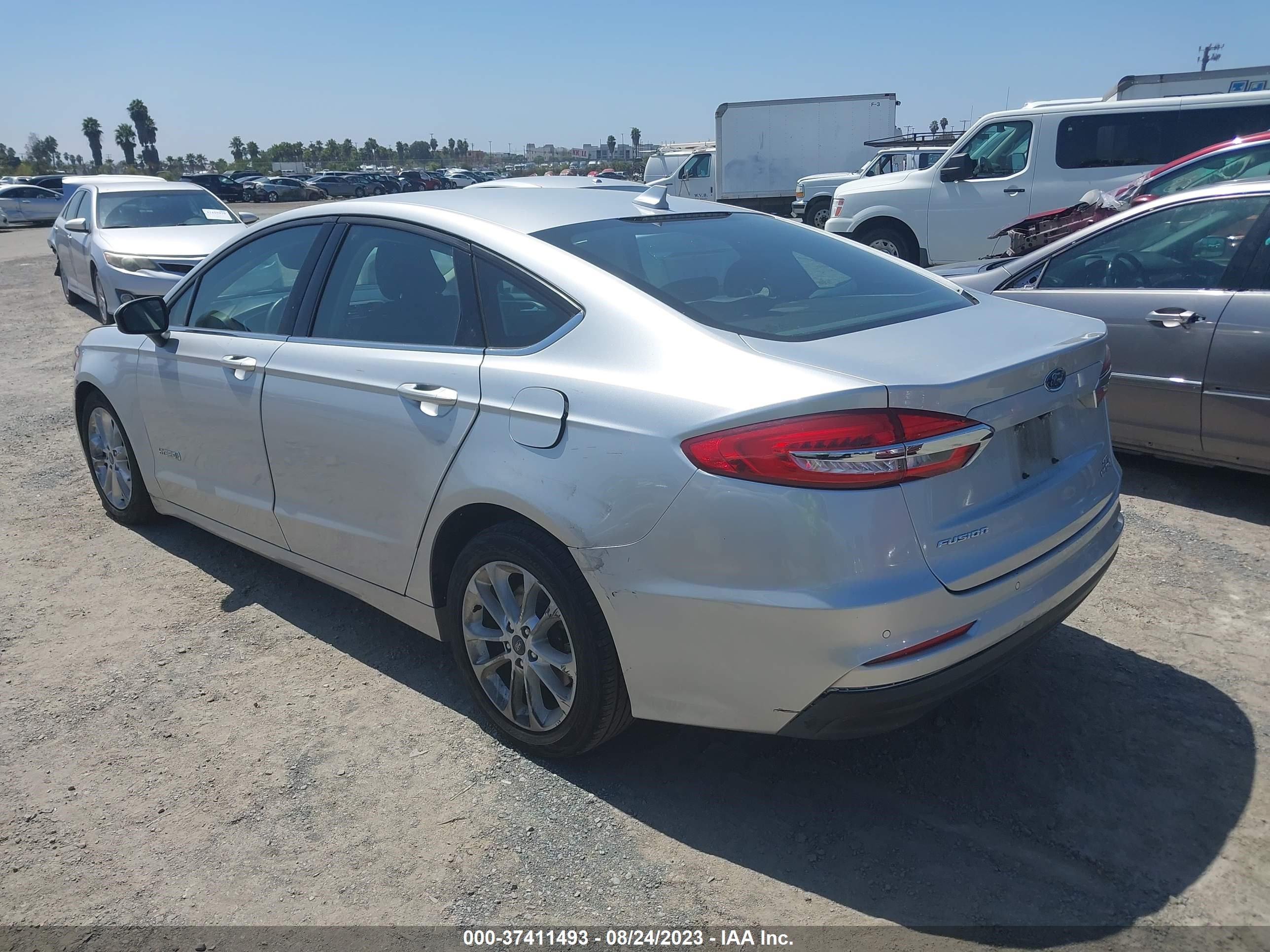 Photo 2 VIN: 3FA6P0LU8KR200718 - FORD FUSION 