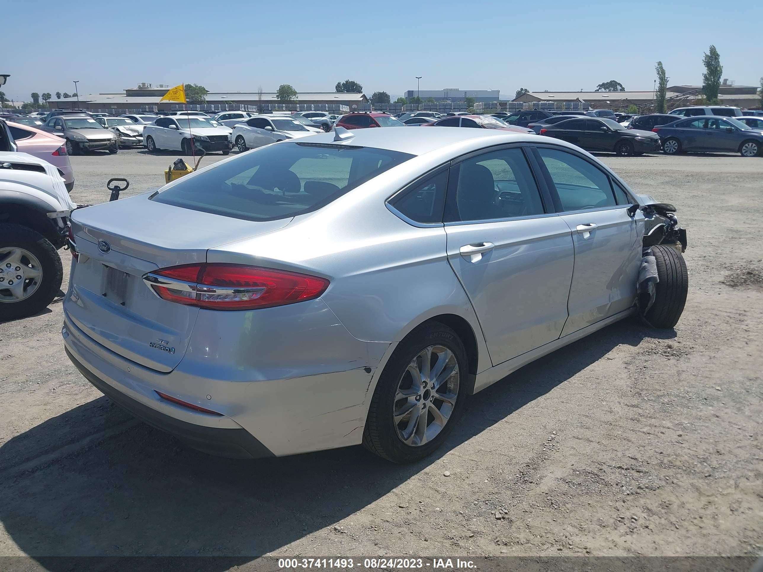 Photo 3 VIN: 3FA6P0LU8KR200718 - FORD FUSION 