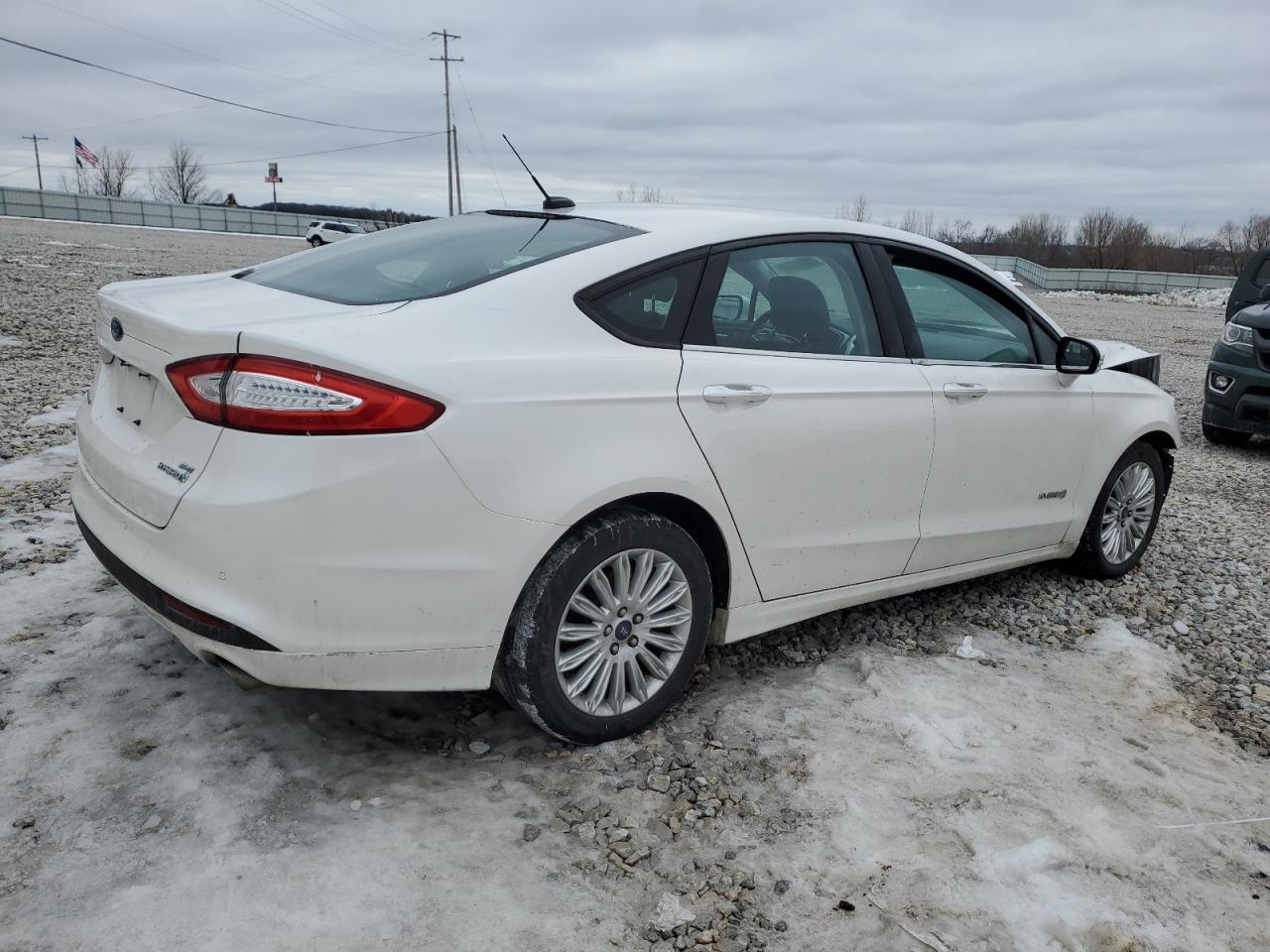 Photo 2 VIN: 3FA6P0LU9DR109203 - FORD FUSION 