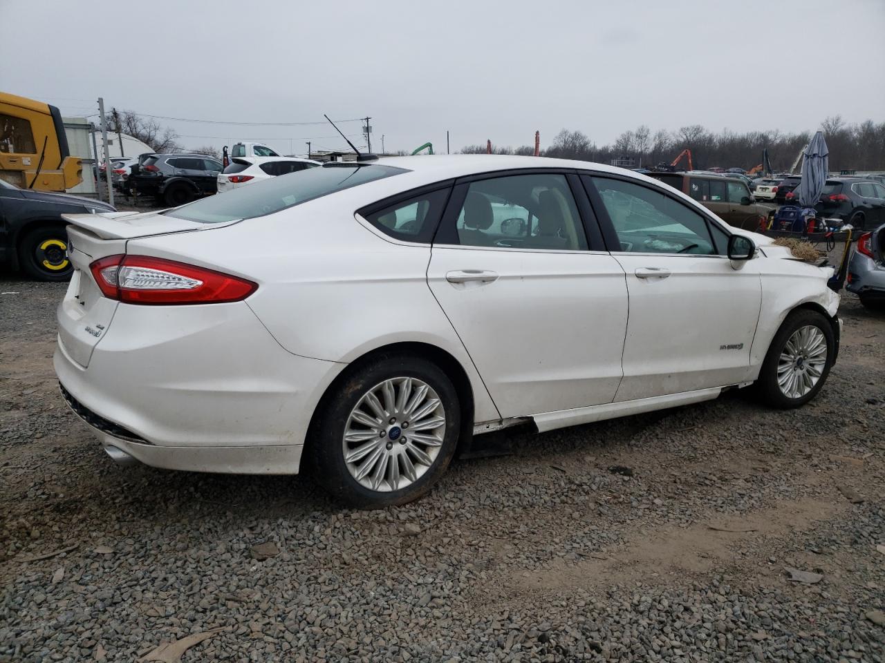 Photo 2 VIN: 3FA6P0LU9FR156752 - FORD FUSION 