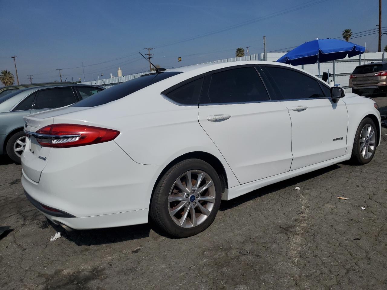 Photo 2 VIN: 3FA6P0LU9HR182111 - FORD FUSION 