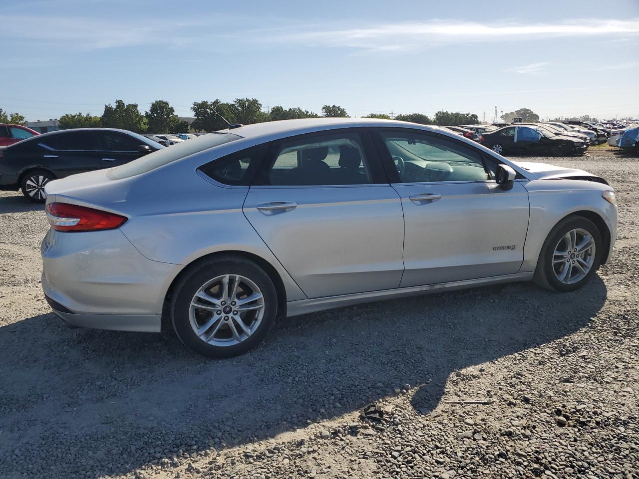 Photo 2 VIN: 3FA6P0LU9JR277712 - FORD FUSION 