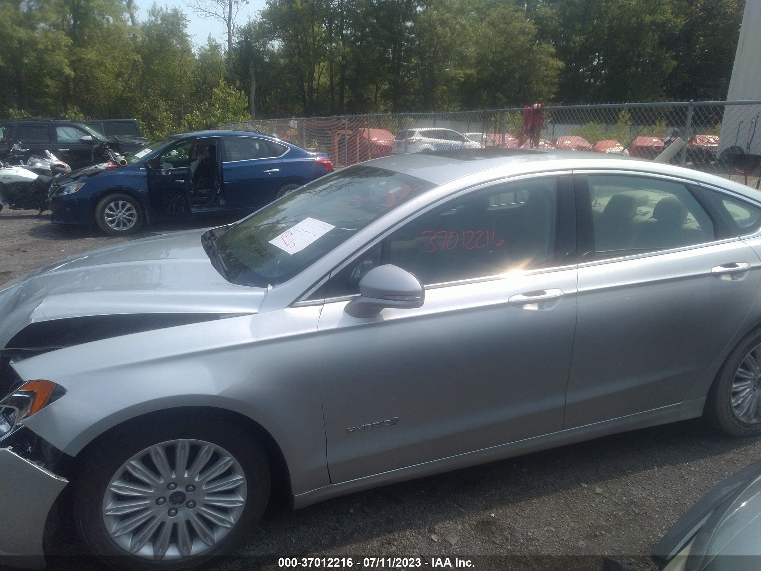 Photo 12 VIN: 3FA6P0LUXGR102460 - FORD FUSION 