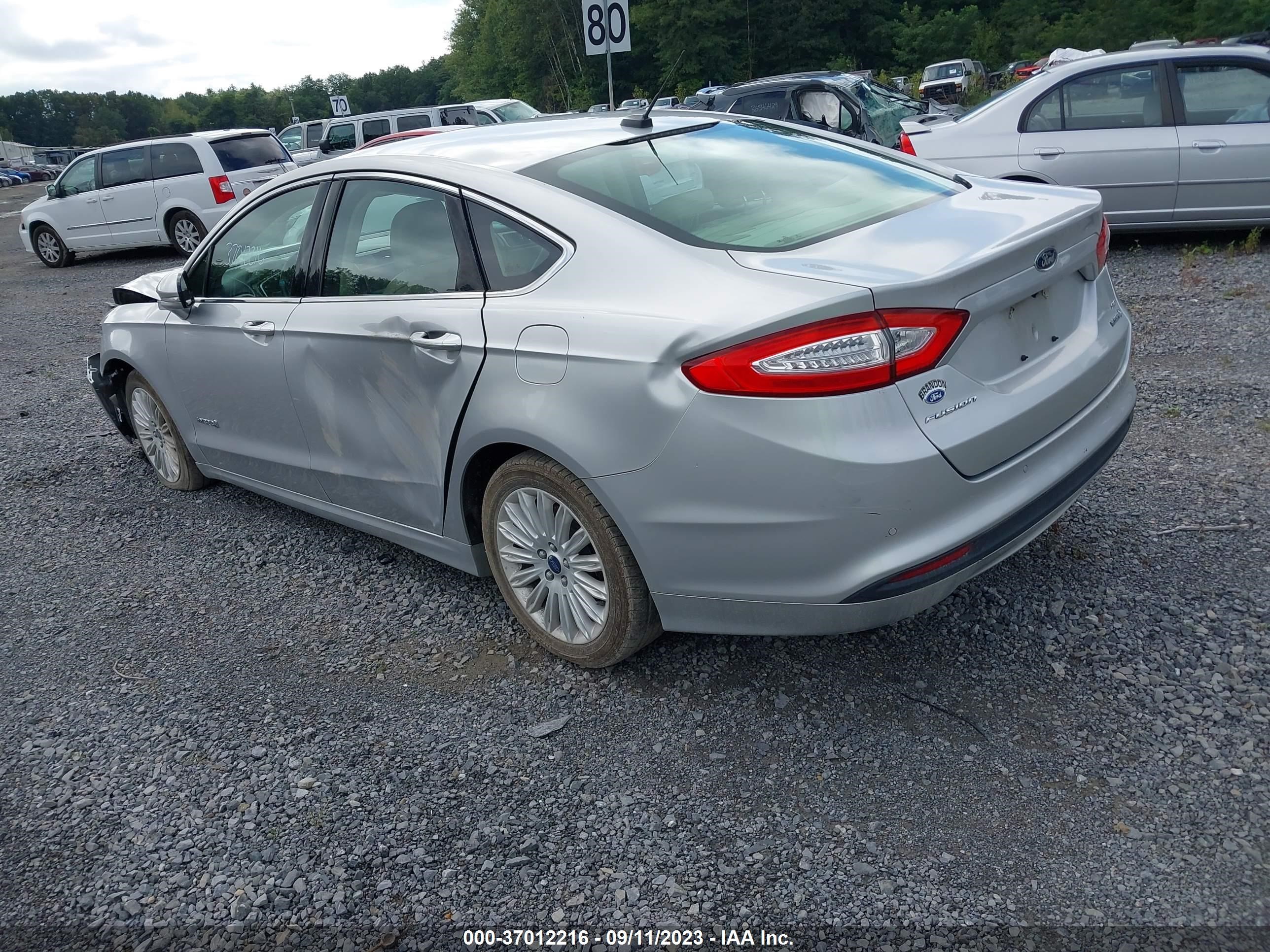 Photo 2 VIN: 3FA6P0LUXGR102460 - FORD FUSION 