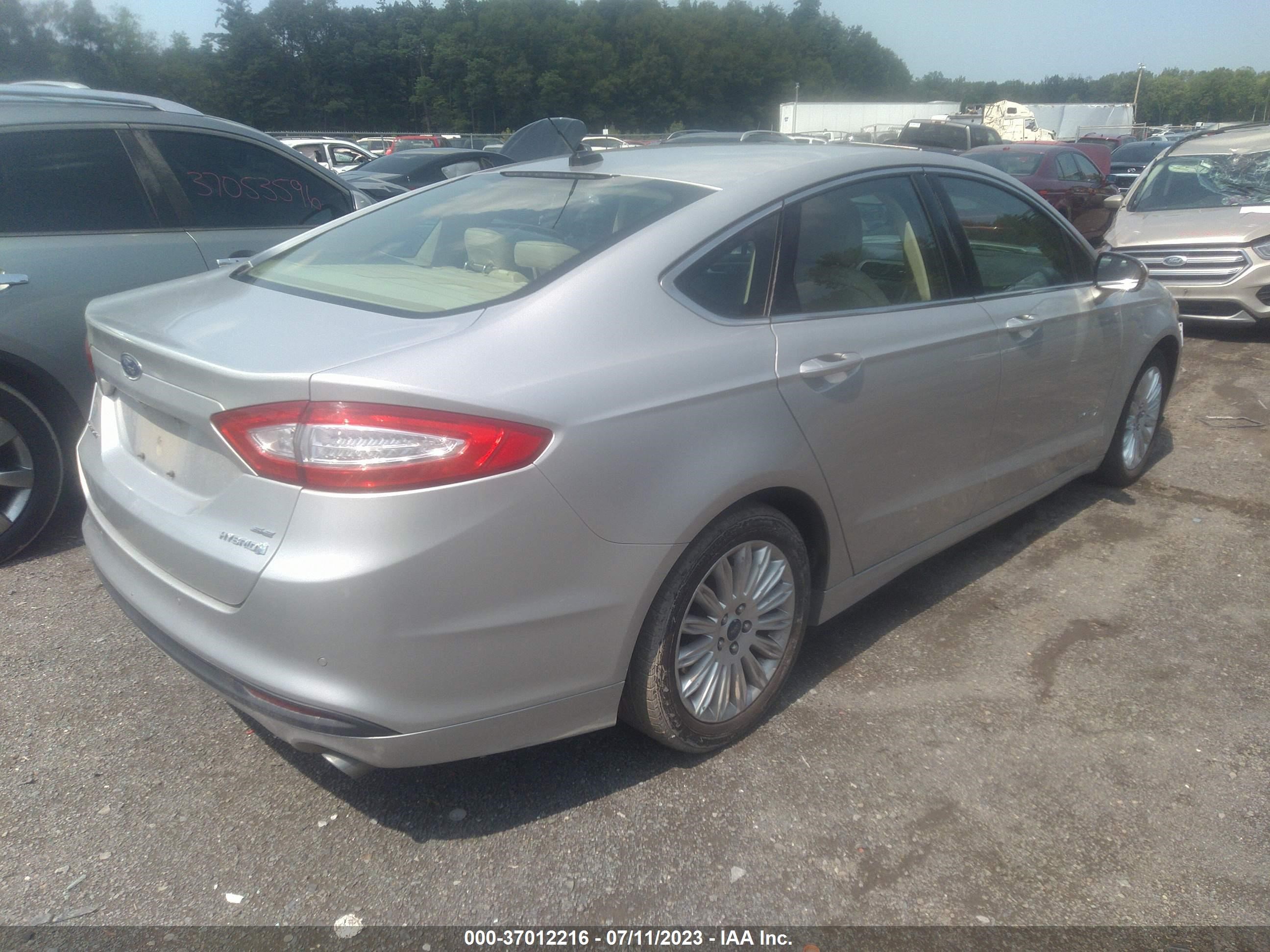 Photo 3 VIN: 3FA6P0LUXGR102460 - FORD FUSION 