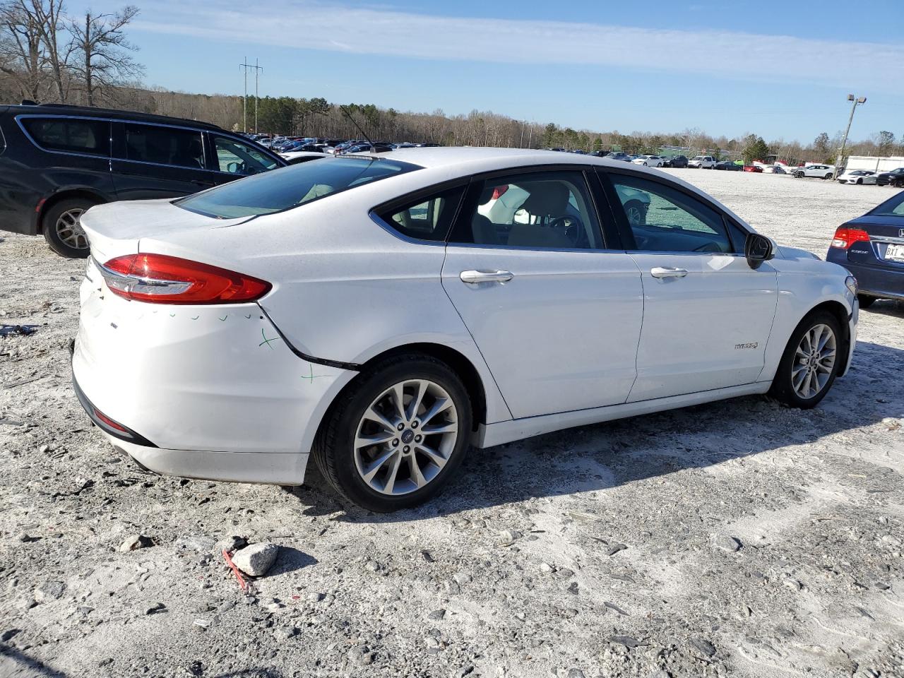 Photo 2 VIN: 3FA6P0LUXHR232840 - FORD FUSION 