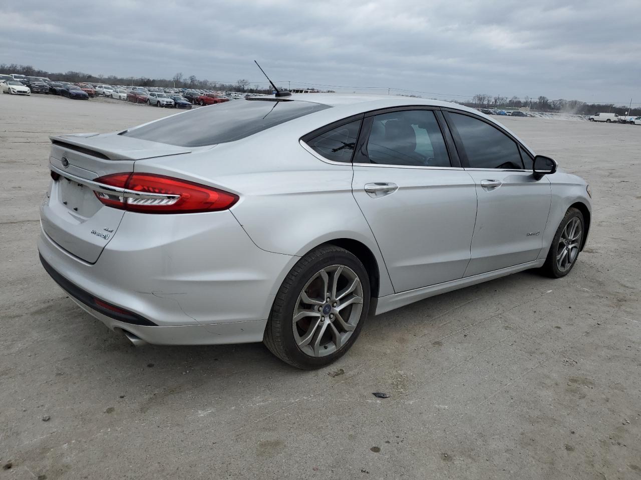 Photo 2 VIN: 3FA6P0LUXHR387324 - FORD FUSION 