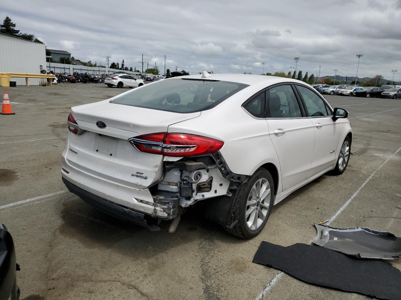 Photo 2 VIN: 3FA6P0LUXKR179368 - FORD FUSION 