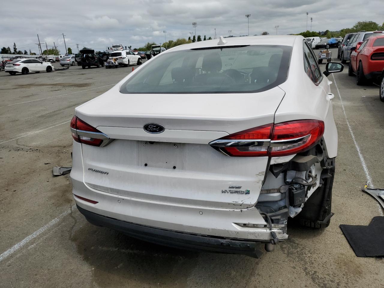 Photo 5 VIN: 3FA6P0LUXKR179368 - FORD FUSION 