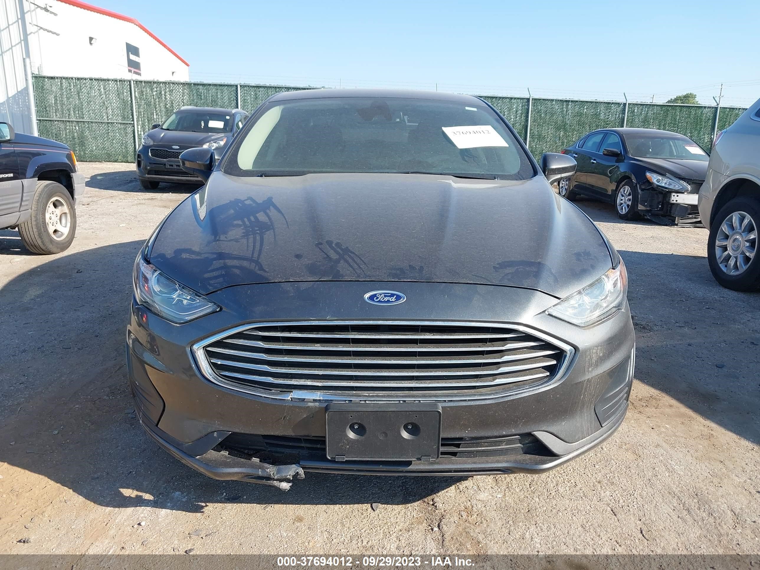 Photo 11 VIN: 3FA6P0LUXKR283682 - FORD FUSION 