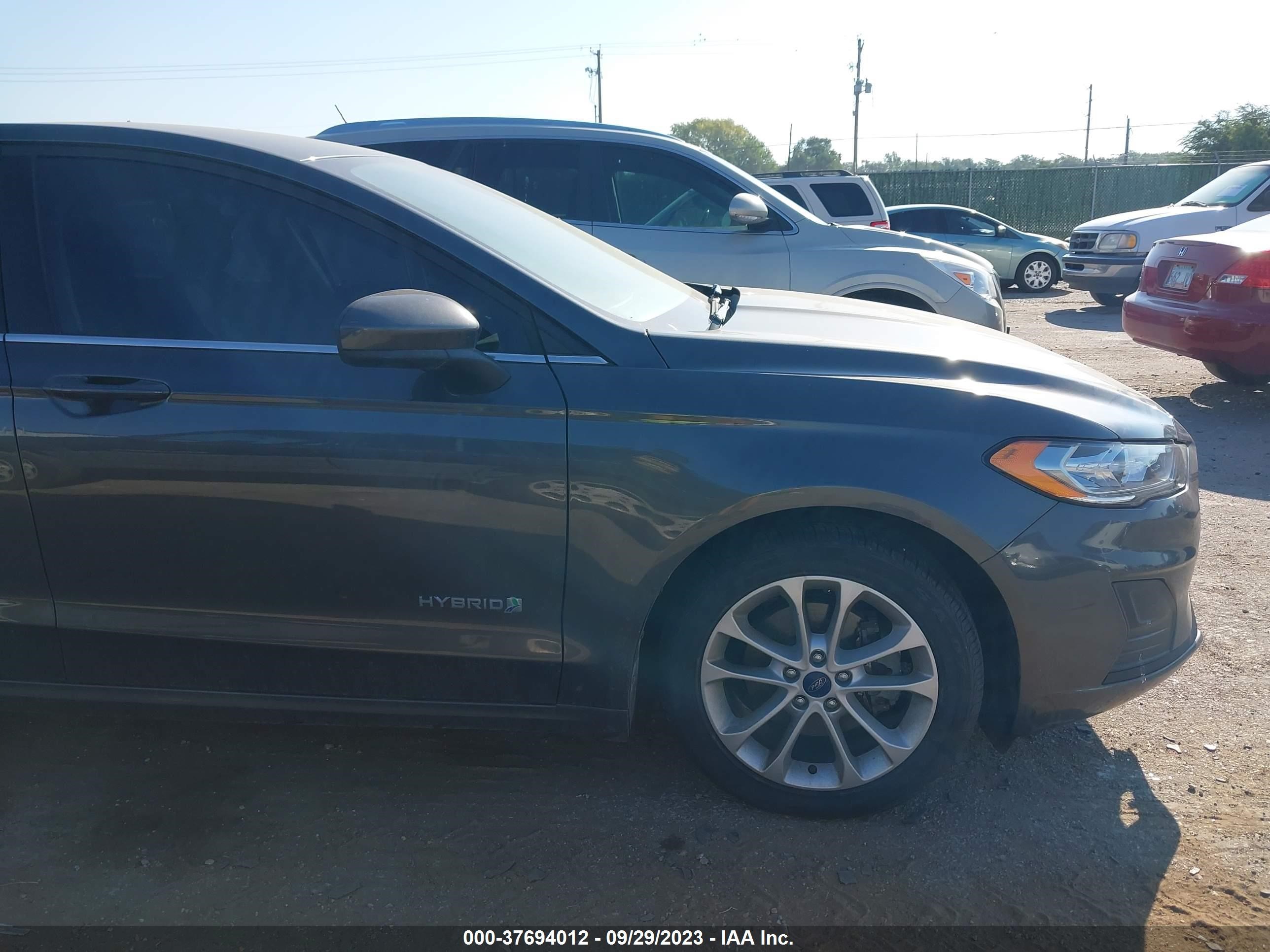 Photo 12 VIN: 3FA6P0LUXKR283682 - FORD FUSION 