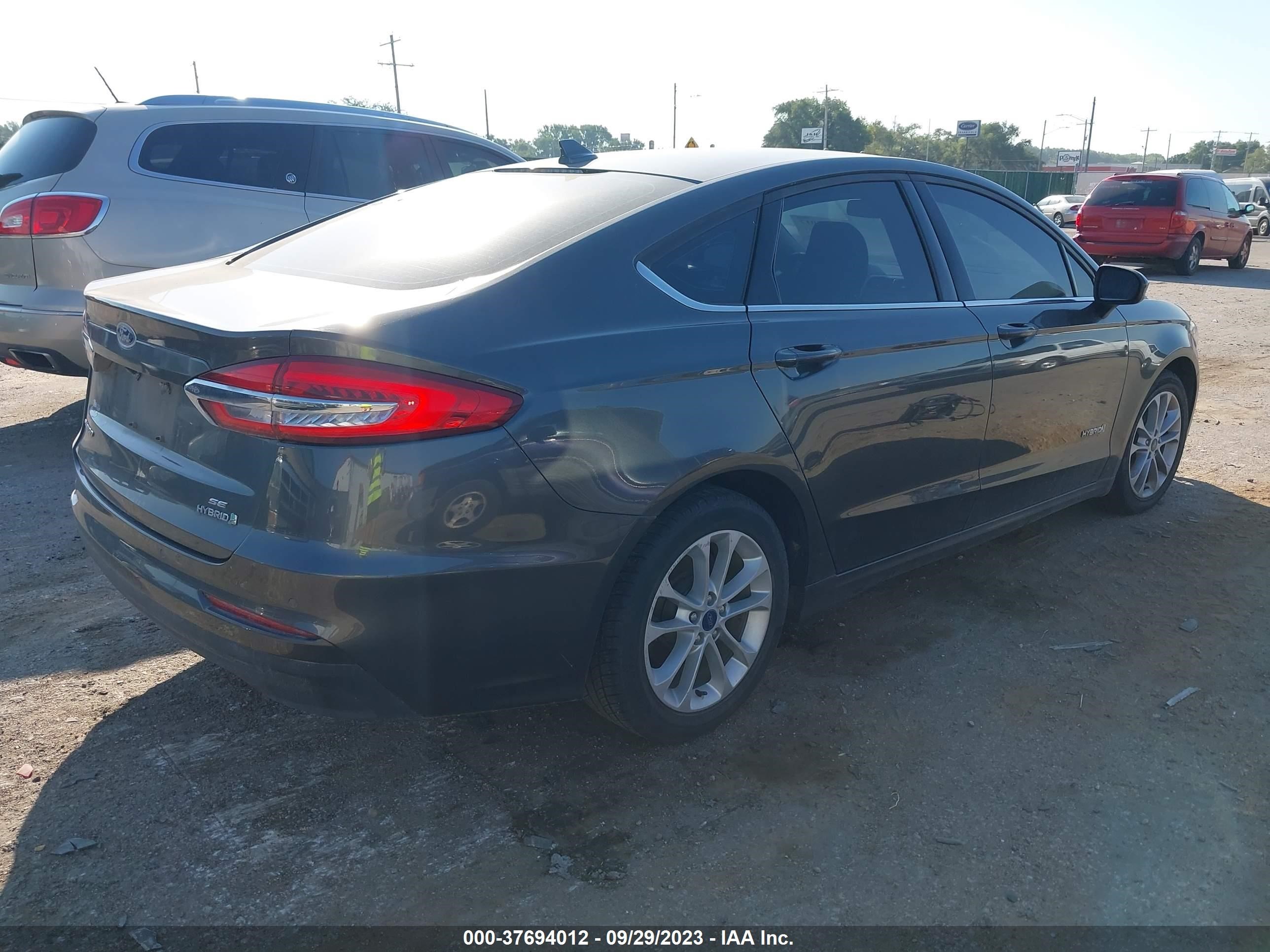 Photo 3 VIN: 3FA6P0LUXKR283682 - FORD FUSION 