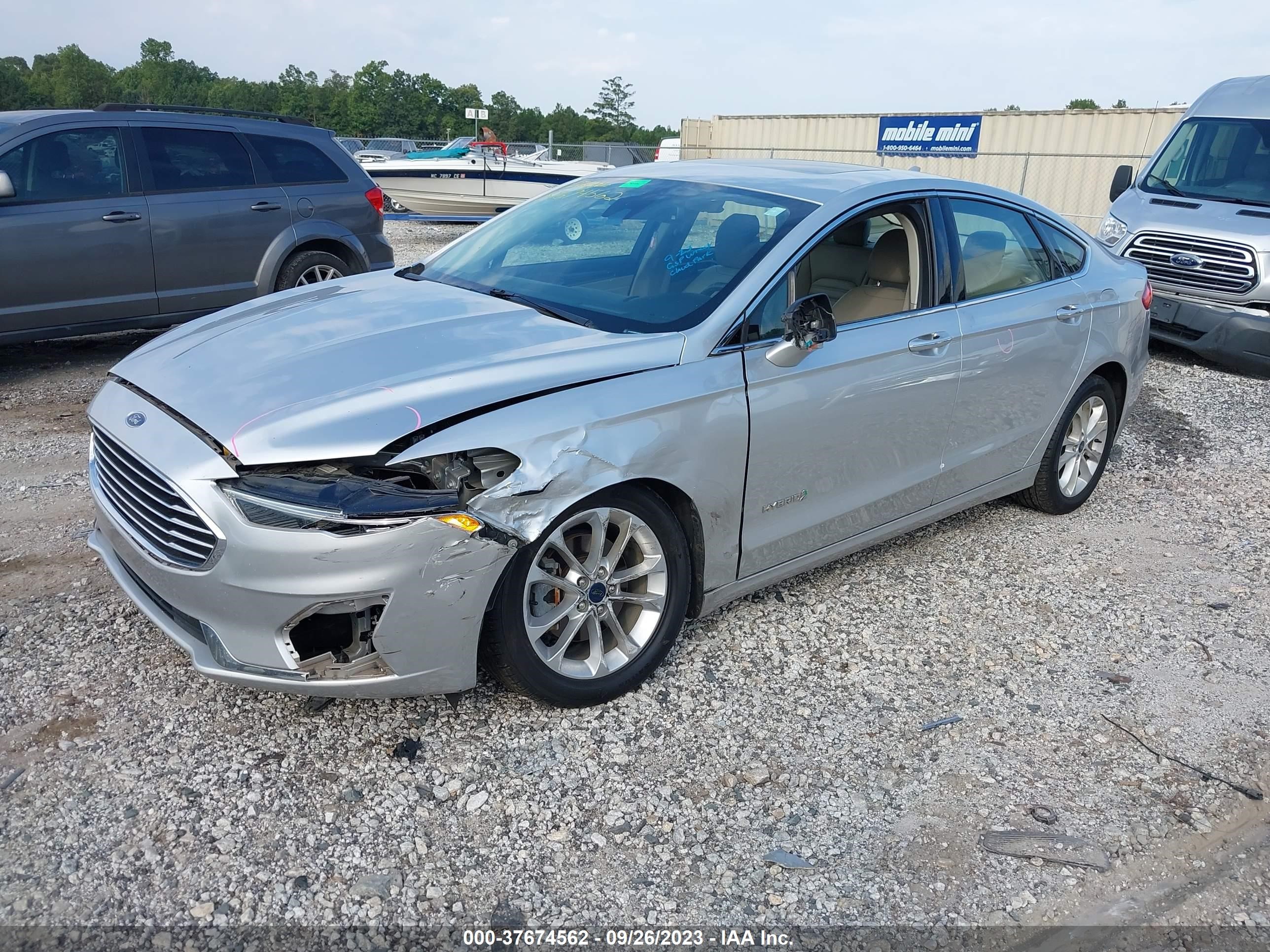 Photo 1 VIN: 3FA6P0MU9KR137398 - FORD FUSION 