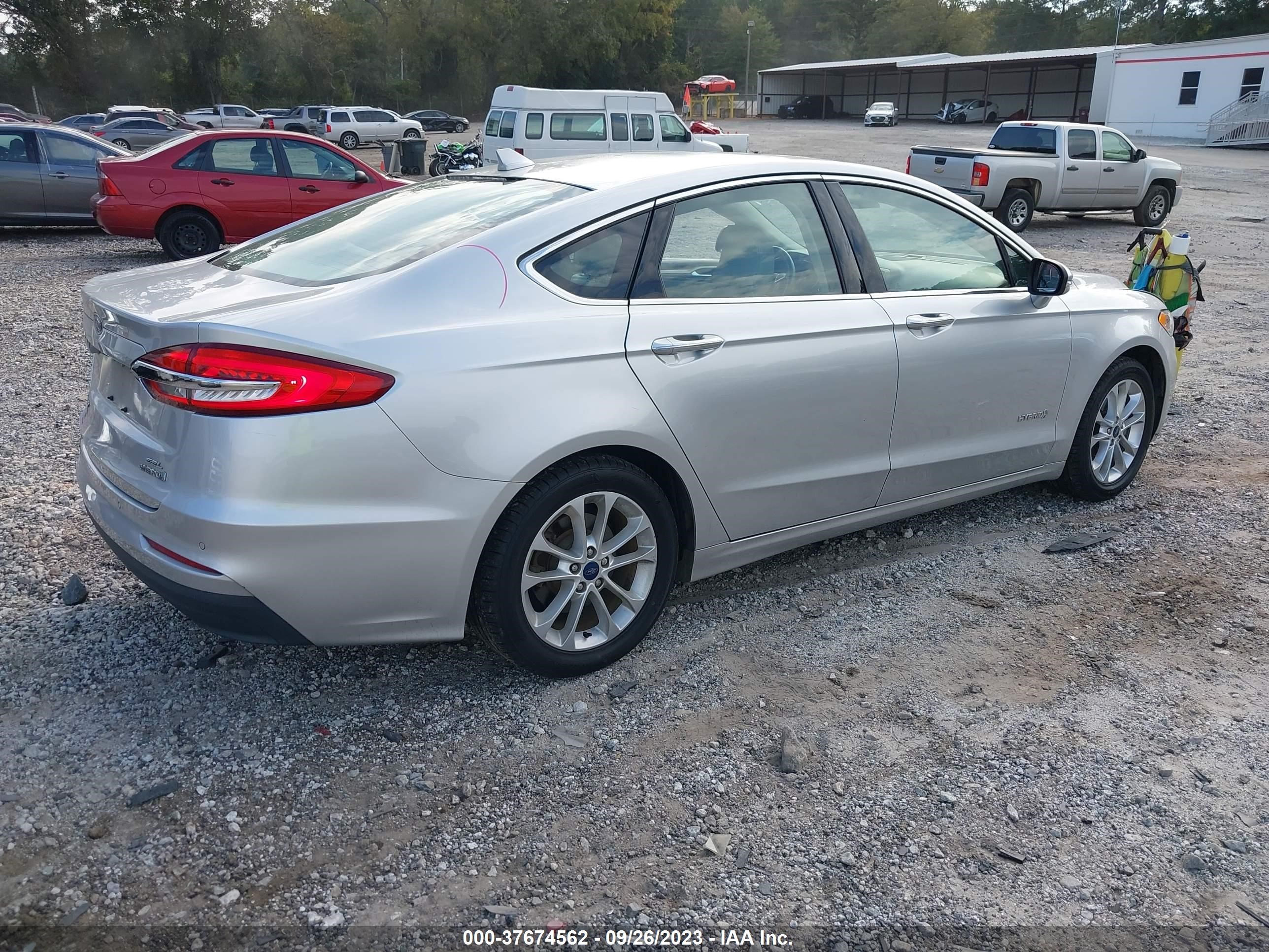 Photo 3 VIN: 3FA6P0MU9KR137398 - FORD FUSION 