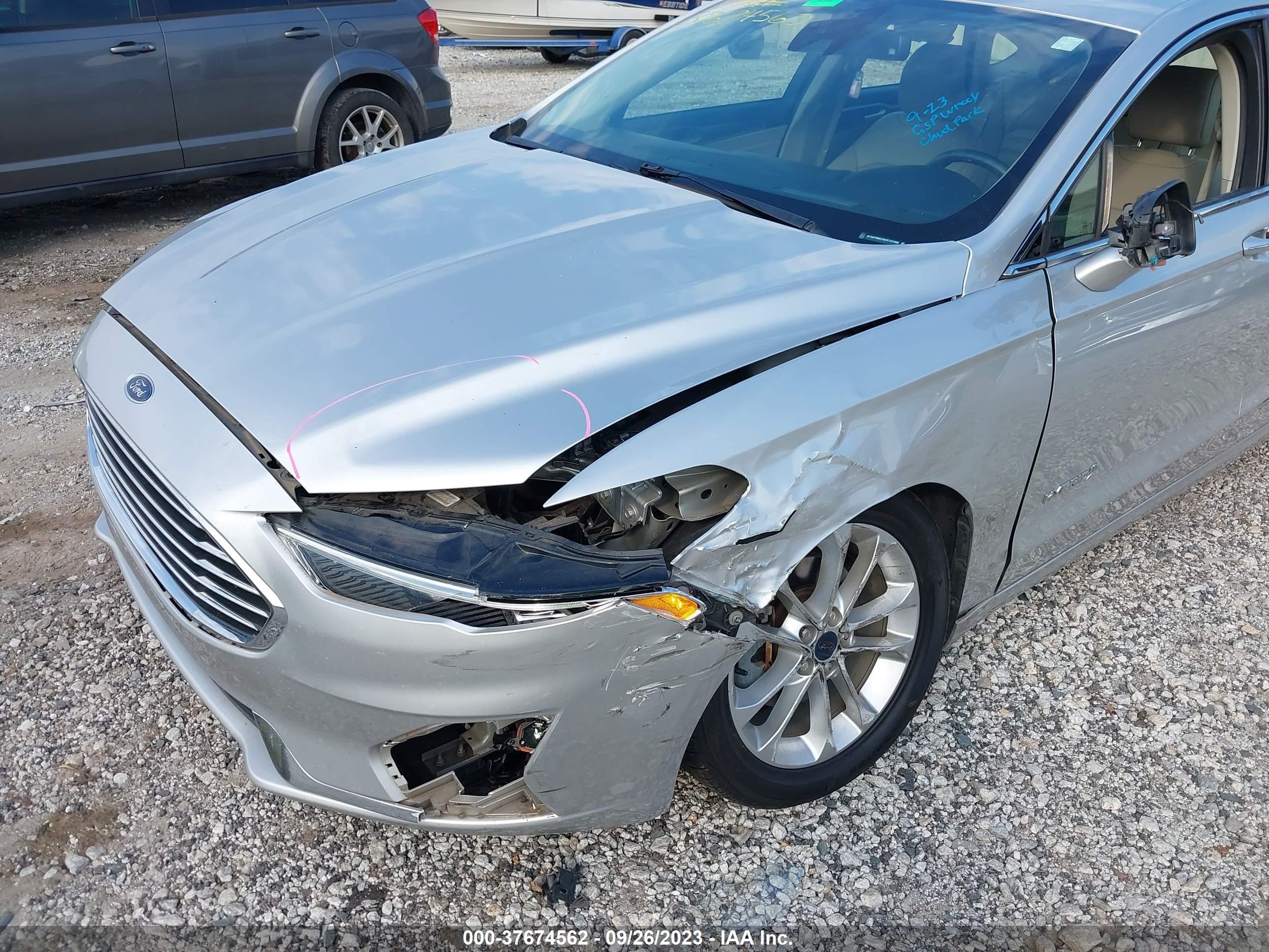 Photo 5 VIN: 3FA6P0MU9KR137398 - FORD FUSION 