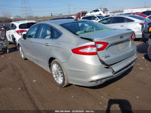 Photo 2 VIN: 3FA6P0PU3FR302735 - FORD FUSION ENERGI 