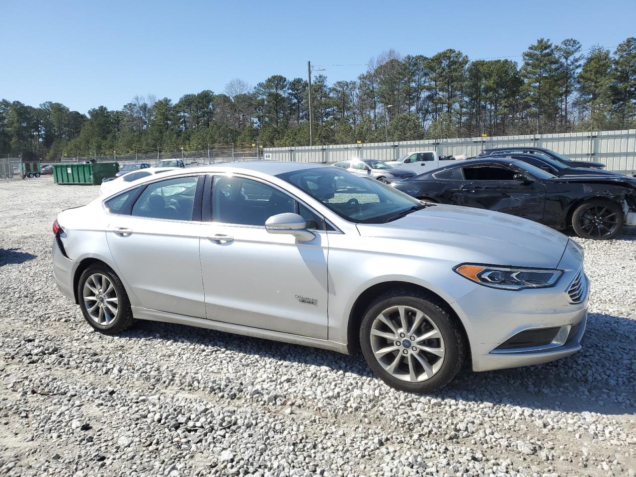 Photo 3 VIN: 3FA6P0PU7JR106404 - FORD FUSION 